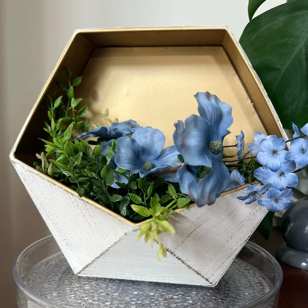 Hexagon Gold & white weathered decor 9.84” x 13.8” x 4.13”